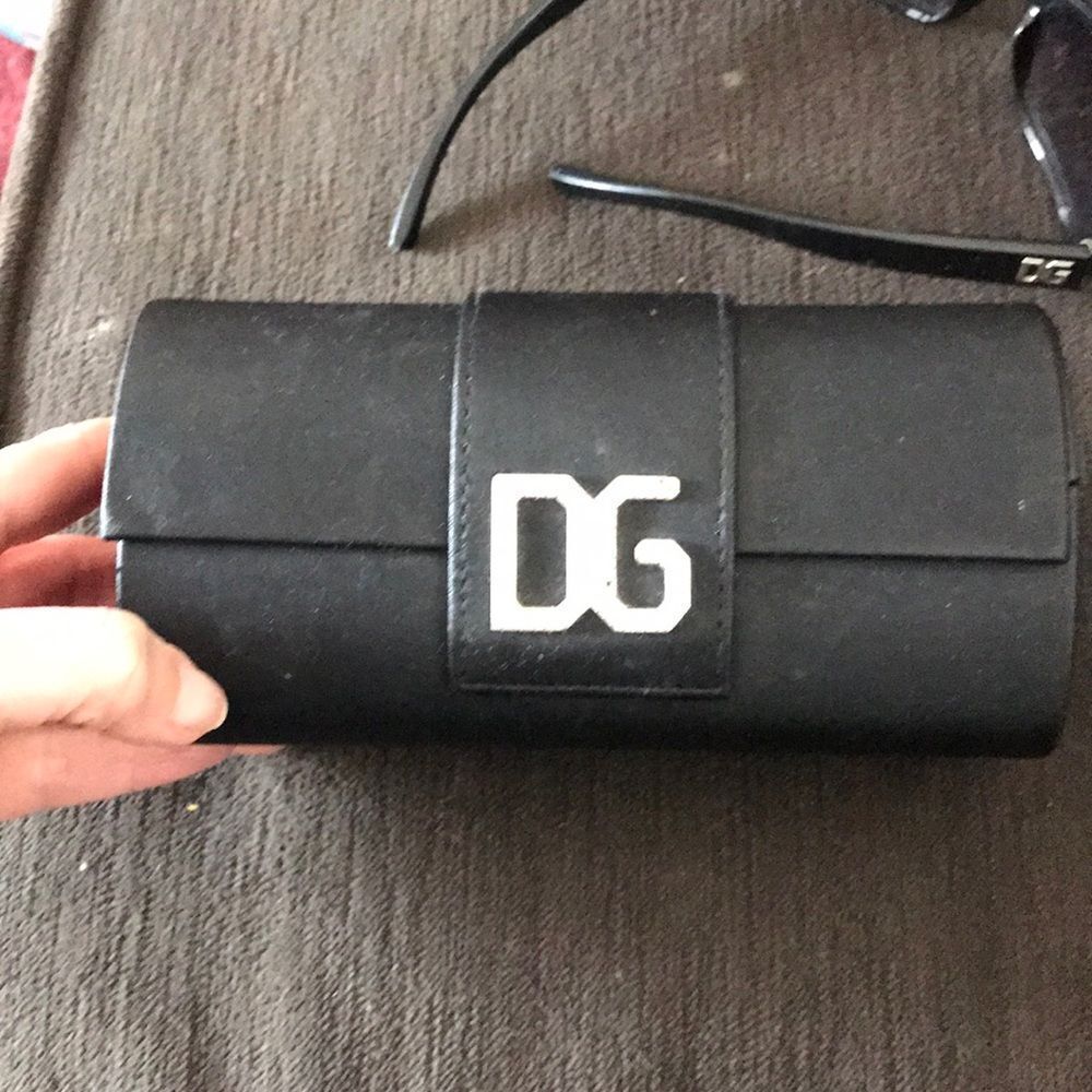 Dolce Gabbana Black sunglasses and hard case - Picture 4 of 8